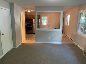 139 S Main St in Laconia, NH - Foto de edificio - Building Photo