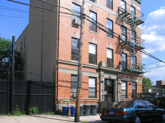 Crotona Park Cluster in Bronx, NY - Foto de edificio - Building Photo