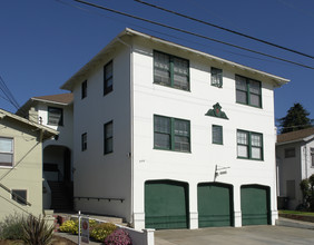 445 Athol Ave in Oakland, CA - Building Photo - Building Photo