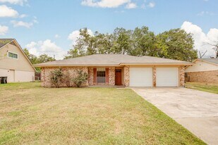 1201 Francis Dr in College Station, TX - Building Photo
