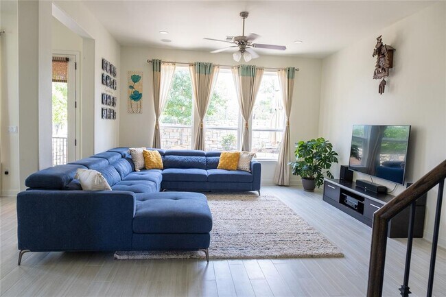 6701 Serlio Dr in Austin, TX - Foto de edificio - Building Photo