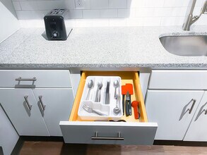 2301 Ingersoll Ave in Des Moines, IA - Foto de edificio - Building Photo