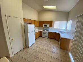 917 Adobe Flat Dr in Henderson, NV - Building Photo - Building Photo