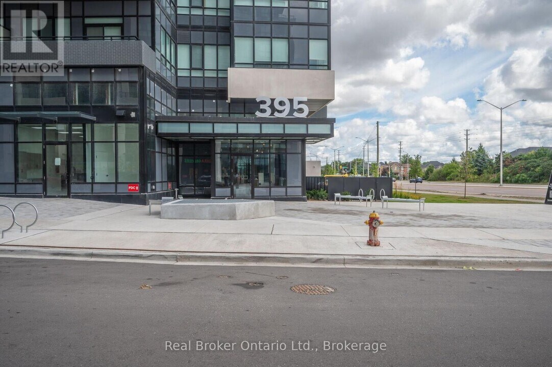 395 Dundas St W in Oakville, ON - Building Photo