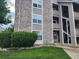 8376 S Upham Way in Littleton, CO - Building Photo