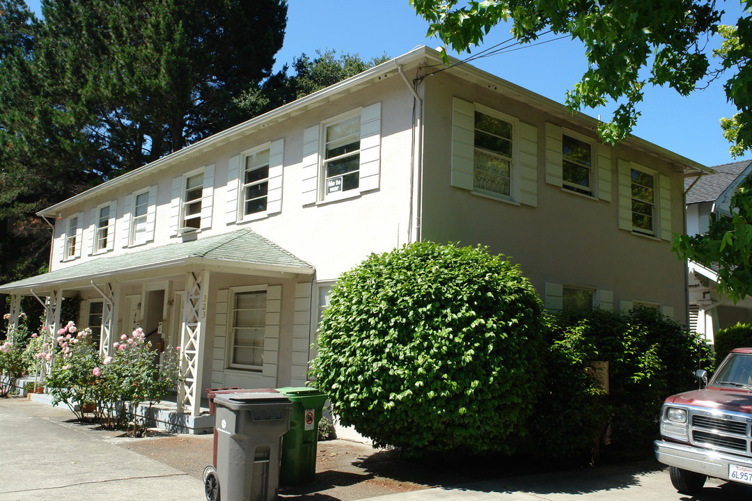 323 63rd St in Oakland, CA - Building Photo