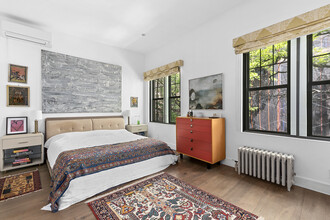 6 Morton St in New York, NY - Building Photo - Interior Photo