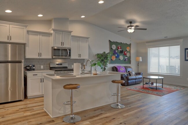 4336 S Solaris Ave in Meridian, ID - Foto de edificio - Building Photo