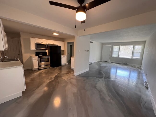 property at 1207 W Worley St