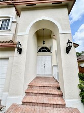 9815 NW 32nd St in Doral, FL - Foto de edificio - Building Photo