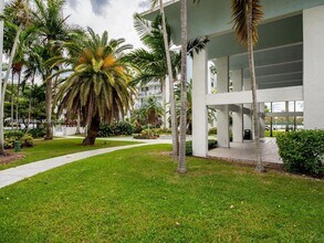 496 NW 165th St in Miami, FL - Building Photo - Building Photo