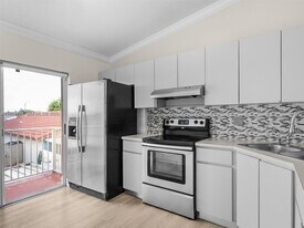 3375 W 76th St in Hialeah, FL - Building Photo