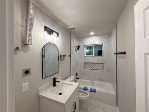 5238 Pease St in Houston, TX - Foto de edificio - Building Photo