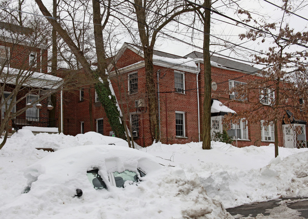 3918 W St NW in Washington, DC - Foto de edificio