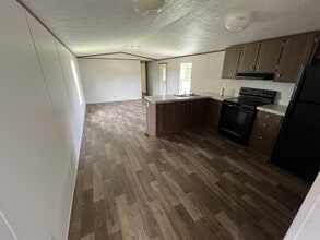 207 Esther Ct in Cherryville, NC - Building Photo - Building Photo