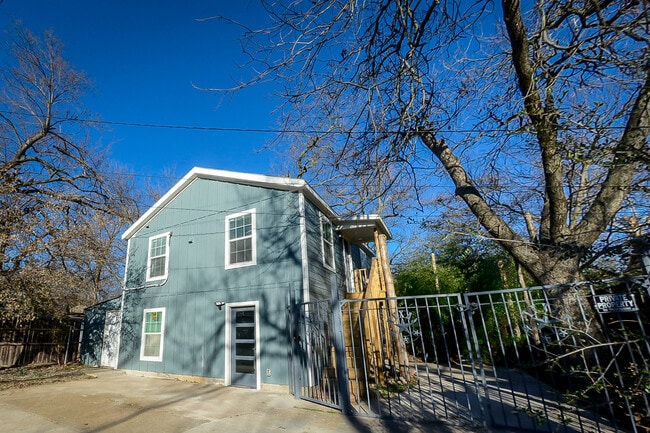 1124 S Burnett Ave in Denison, TX - Building Photo - Building Photo