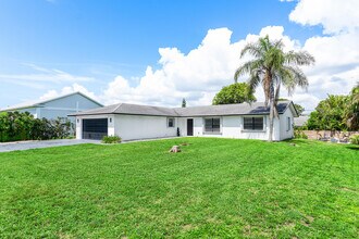 3135 S Seacrest Blvd in Boynton Beach, FL - Foto de edificio - Building Photo