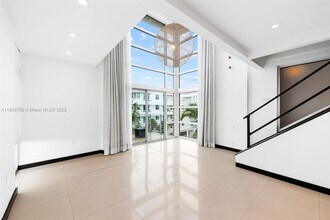 7744 Collins Ave in Miami Beach, FL - Building Photo - Building Photo