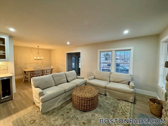 127 Rockland St in Hingham, MA - Building Photo - Building Photo
