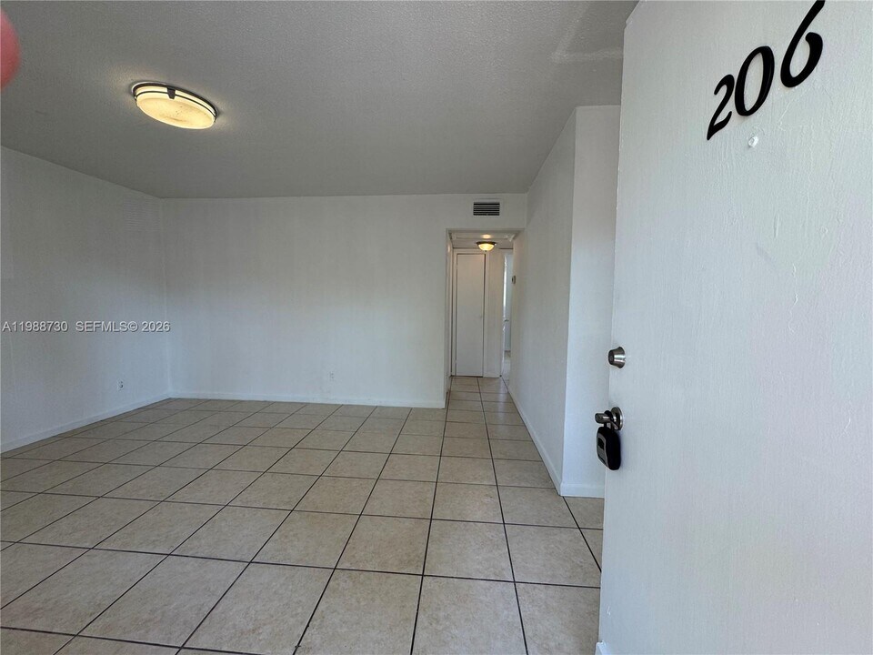 4732 SW 33rd Ave in Fort Lauderdale, FL - Building Photo