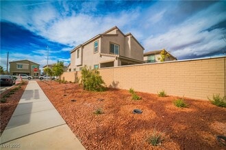 412 Isla Enclave Wy in Henderson, NV - Building Photo - Building Photo