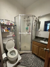 1681 Beacon St, Unit 1 in Brookline, MA - Foto de edificio - Building Photo