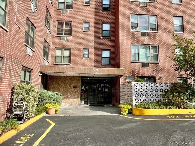 77 Carpenter Ave in Mt Kisco, NY - Building Photo - Building Photo