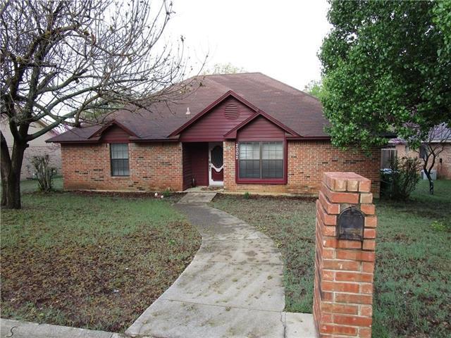 2002 Camellia St in Denton, TX - Building Photo
