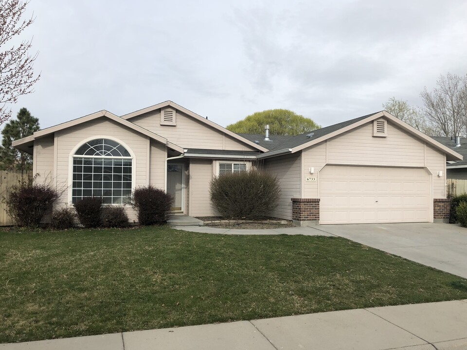 6733 N Misty Cove Ave in Boise, ID - Building Photo