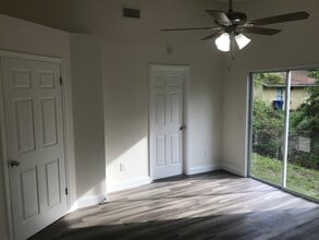 1340 18th Ave SW in Vero Beach, FL - Foto de edificio - Building Photo