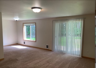 237 W Kellogg Rd in Bellingham, WA - Building Photo - Building Photo