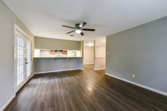 10015 Valley Lake Dr in Houston, TX - Building Photo - Building Photo
