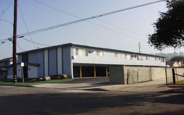 222 N 3rd St in La Puente, CA - Foto de edificio