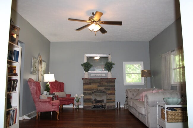 1215 Stonebrook Rd in Charleston, WV - Building Photo - Building Photo