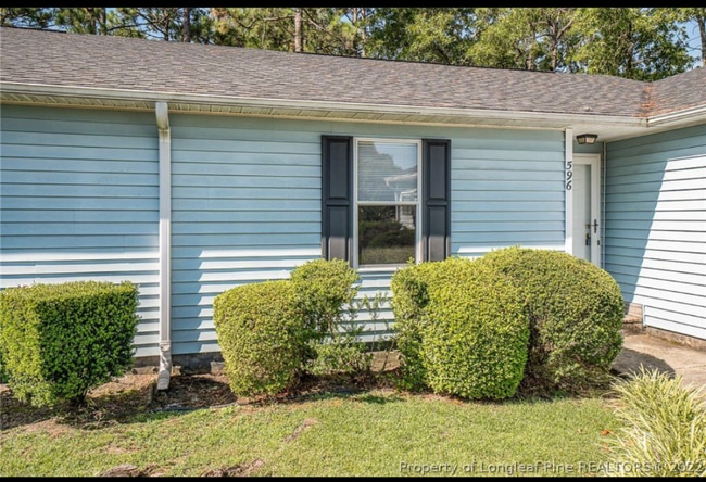596 Countrytown Dr in Hope Mills, NC - Foto de edificio - Building Photo
