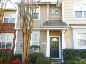 8419 Chaceview Ct in Charlotte, NC - Building Photo