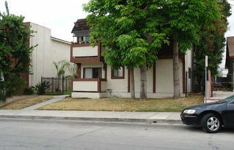 361 E Santa Anita Ave in Burbank, CA - Building Photo - Building Photo