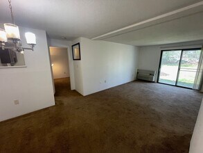 17 Village Rock Ln in Natick, MA - Foto de edificio - Building Photo