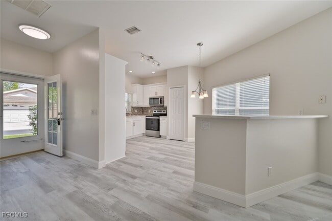 10706 Pearl Bay Cir in Estero, FL - Building Photo - Building Photo