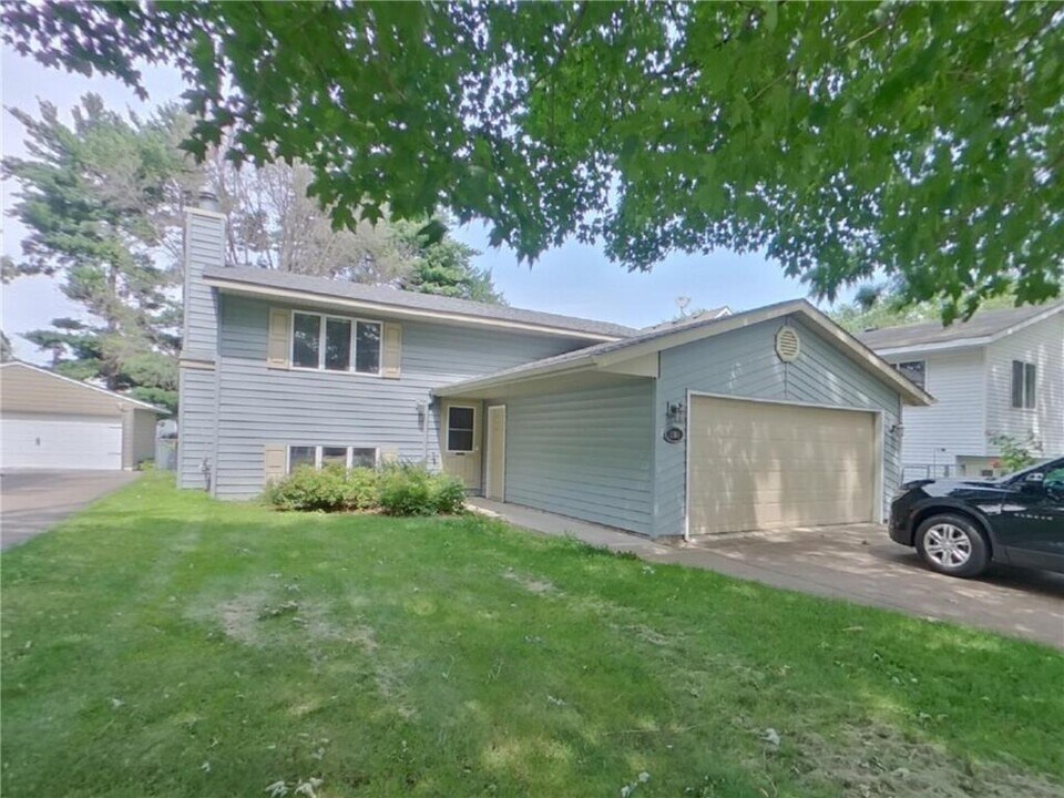 1180 4th St W in Hastings, MN - Building Photo