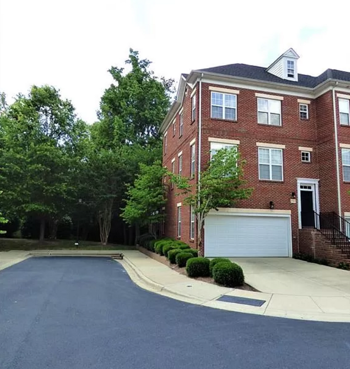 9503 Westchire Ct in Matthews, NC - Foto de edificio