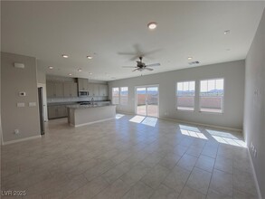 393 Winter Dove Ave in Henderson, NV - Building Photo - Building Photo