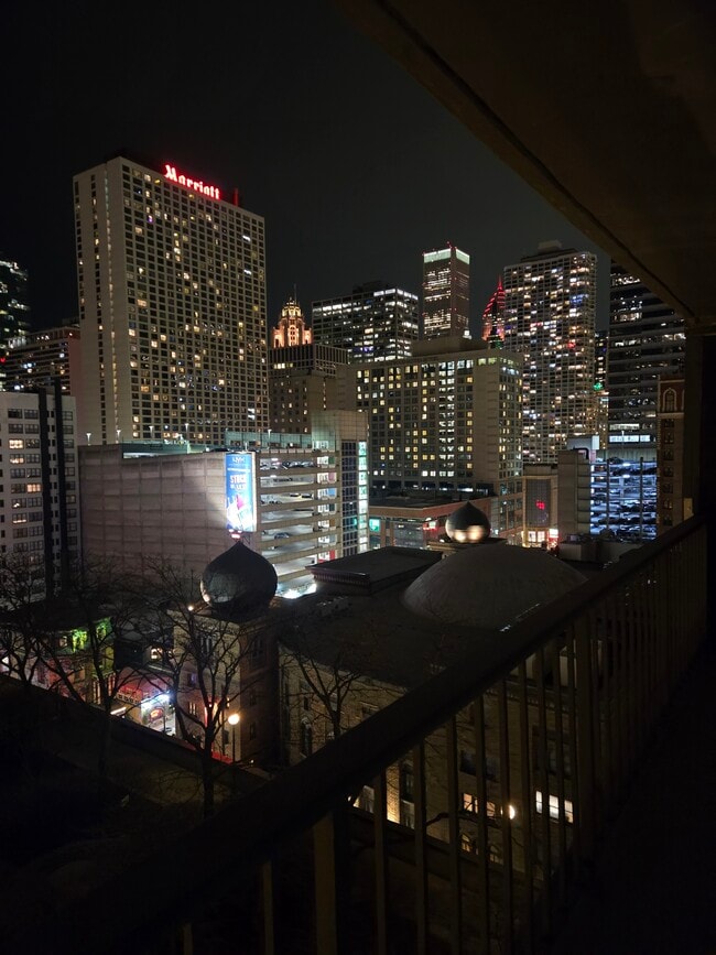 10 E Ontario St, Unit Jamies place in Chicago, IL - Building Photo - Building Photo