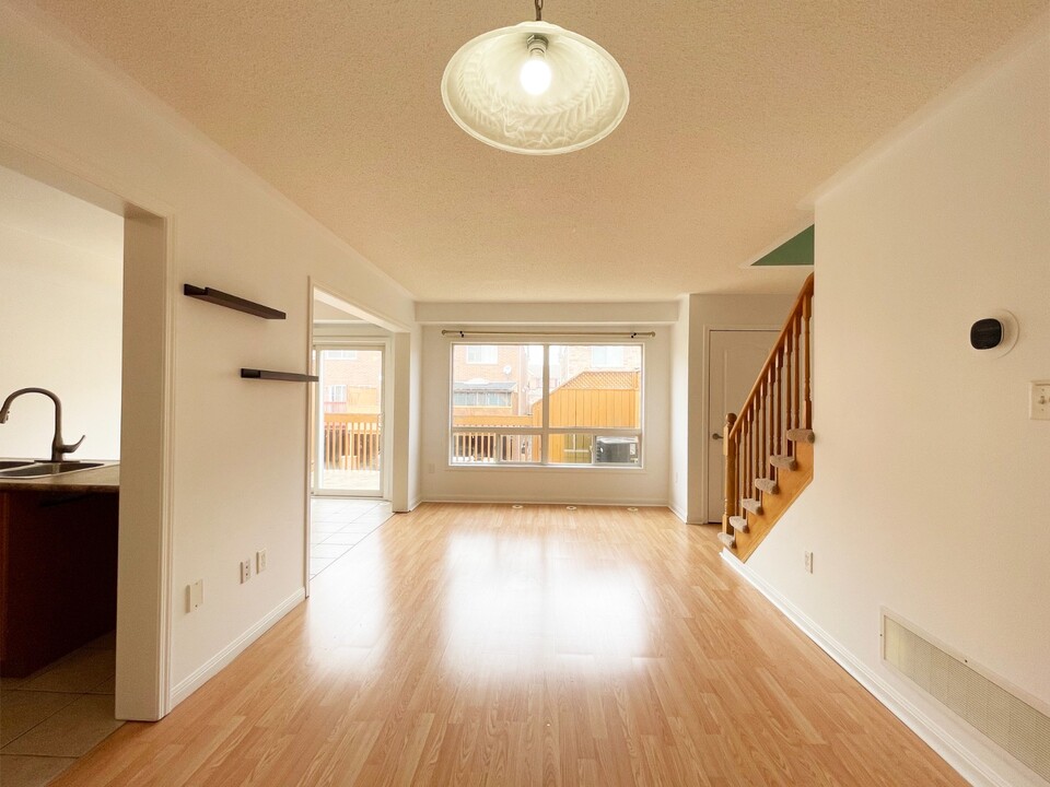 8828 Sheppard Av E in Toronto, ON - Building Photo