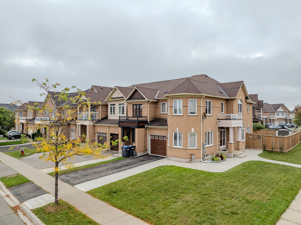 32-46 Kilrea Way in Brampton, ON - Building Photo