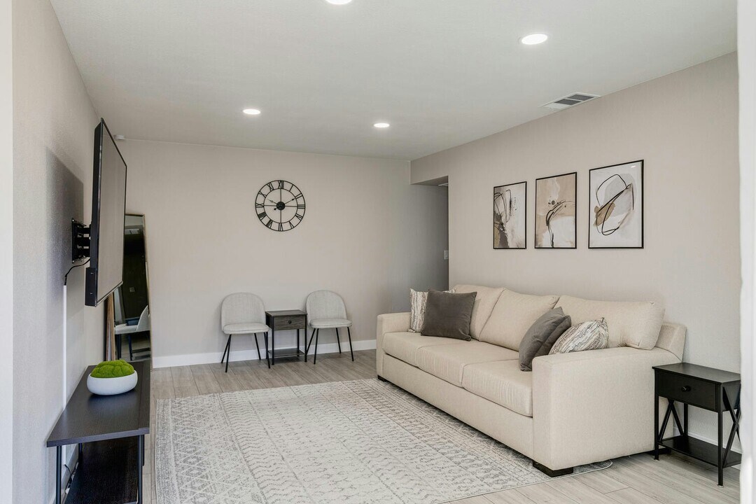 3944 Apple Blossom Way in Carmichael, CA - Foto de edificio