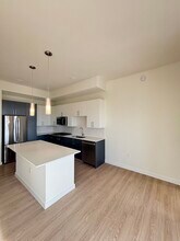19550 NE 26th Ave, Unit C12 in Miami, FL - Building Photo - Building Photo