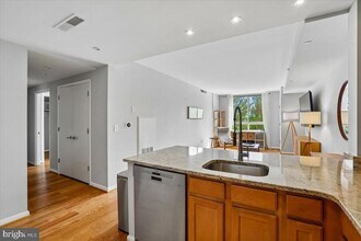 350 G St SW in Washington, DC - Building Photo - Building Photo