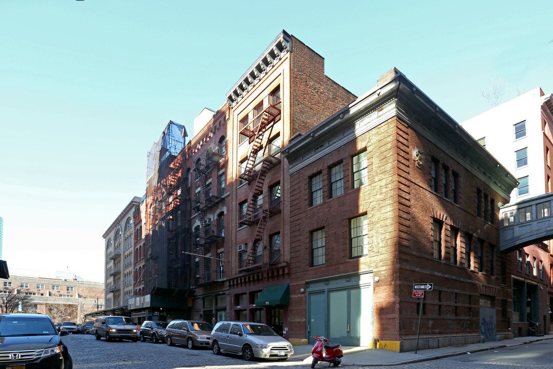 11 Jay St in New York, NY - Building Photo