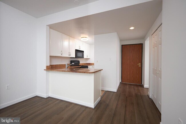 2725 Connecticut Ave NW-Unit -805 in Washington, DC - Building Photo - Building Photo